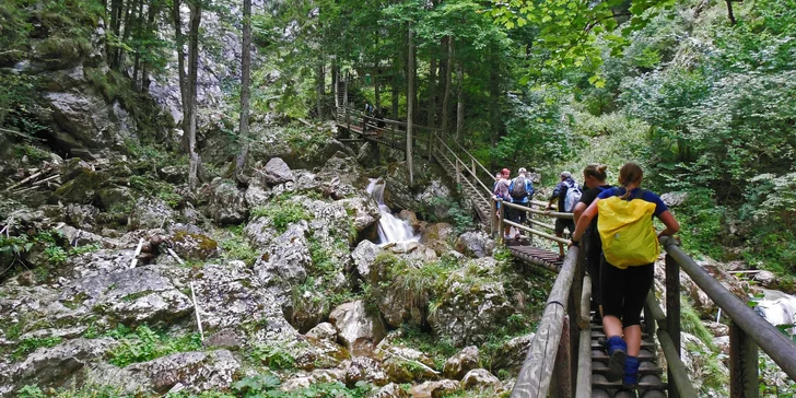 Vstup do soutěsky 10 € není v ceně výletu, mějte s sebou hotovost. 