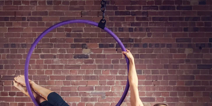 Tančete: 3měsíční kurzy aerial hoop nebo pole dance pro začátečníky