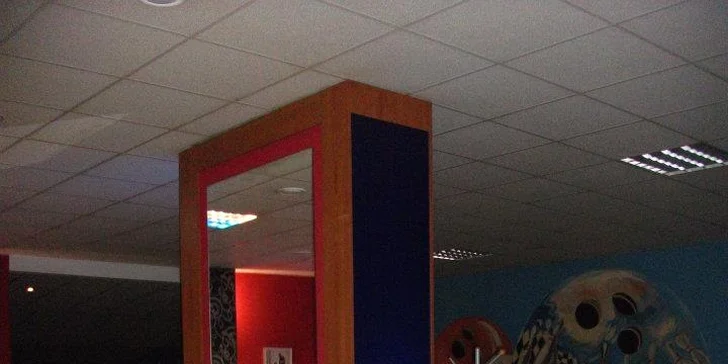 Hodina bowlingu a pizza nebo salát dle výběru