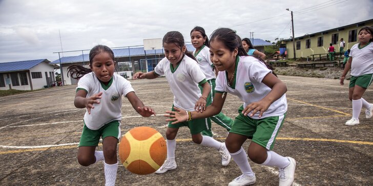 Podpořte s UNICEF děti z rozvojových zemí: tužky, míče i celá školní výbava