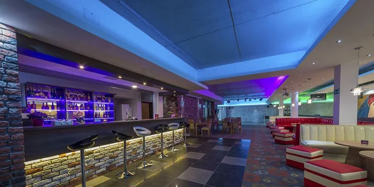 Aktivní pobyt na 3–6 dní v Krkonoších: polopenze, mini spa a bowling pro dva