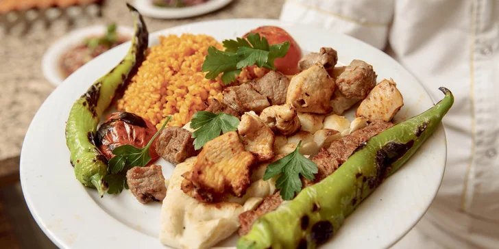 Zažeňte hlad: velký kebab v chlebu nebo v tortille i s pitím v centru Brna