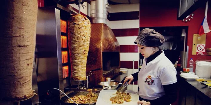 Zažeňte hlad: velký kebab v chlebu nebo v tortille i s pitím v centru Brna