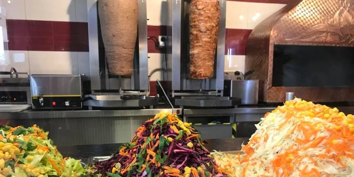 Zažeňte hlad: velký kebab v chlebu nebo v tortille i s pitím v centru Brna