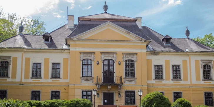 Kaštieľ De La Motte, ktorý sa nachádza v susedstve hotela