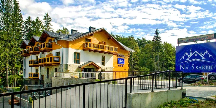 Aktivní pobyt na 3–6 dní v Krkonoších: polopenze, mini spa a bowling pro dva