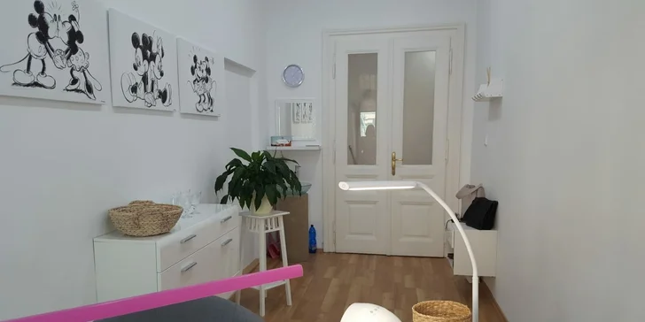 Pro krásné nehty: manikúra, lakování gel lakem i gelové nehty