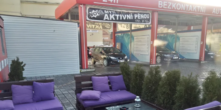Detailní čištění karoserie, oplach kol a vydatná snídaně nebo svačina k tomu