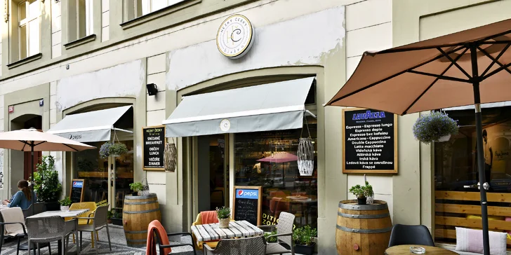 Hostina Hezky Česky: kuřecí prsíčko supreme či bůček ve skvělém menu