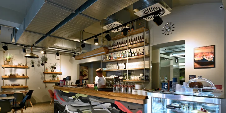 Hostina Hezky Česky: kuřecí prsíčko supreme či bůček ve skvělém menu