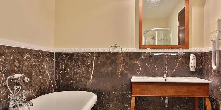 Relax ve špičkovém 4* hotelu Sun: wellness procedury, polopenze, bazén