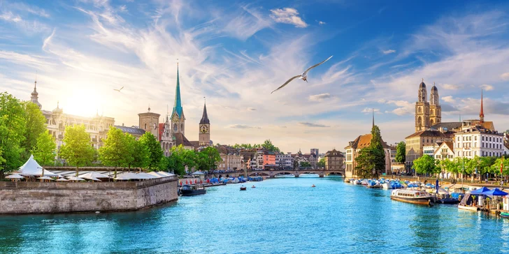 V Curychu uvidíte nejslavnější památky v čele s kostelem Grossmünster.