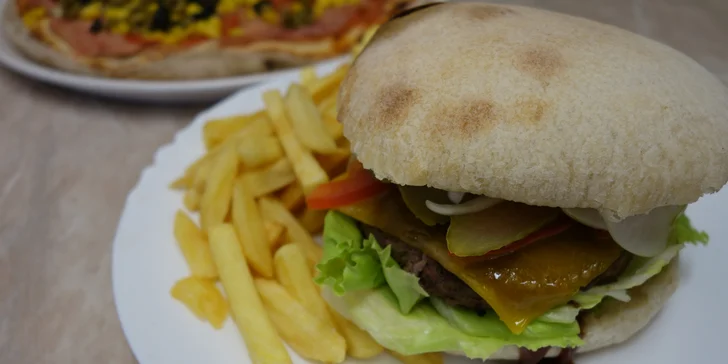 Jídlo s sebou: pizza dle výběru, zapečené těstoviny nebo burger s hranolky
