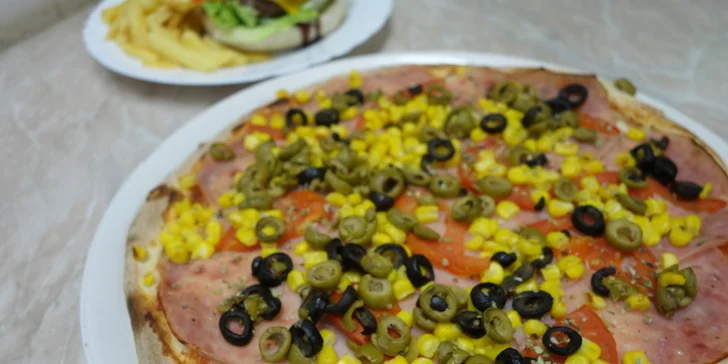 Jídlo s sebou: pizza dle výběru, zapečené těstoviny nebo burger s hranolky