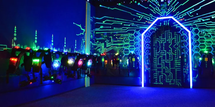 S přáteli za adrenalinem: 12 minut lasergame ve 400 m² velké aréně
