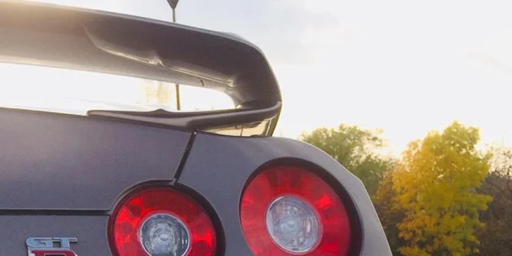 Za volantem sporťáku Nissan GT-R: 30 minut jízdy bez instruktora