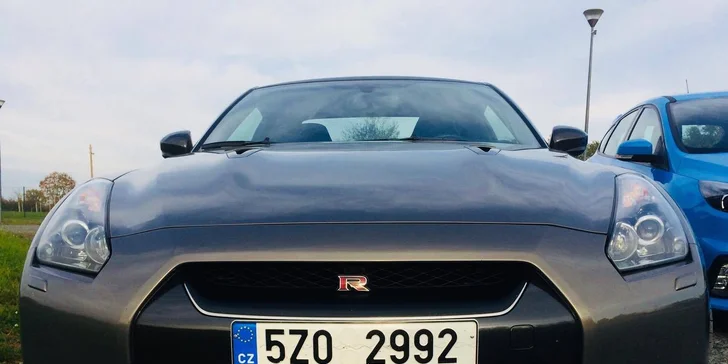 Za volantem sporťáku Nissan GT-R: 30 minut jízdy bez instruktora