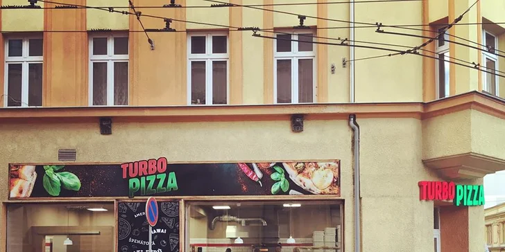 2 důvody ke spokojenosti: 2 velké křupavé pizzy z nabídky dvou kategorií
