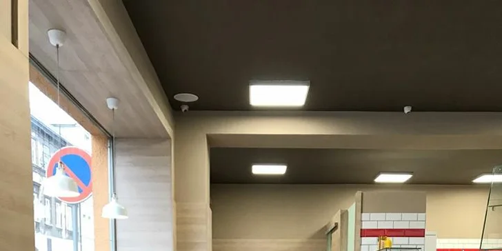 2 důvody ke spokojenosti: 2 velké křupavé pizzy z nabídky dvou kategorií