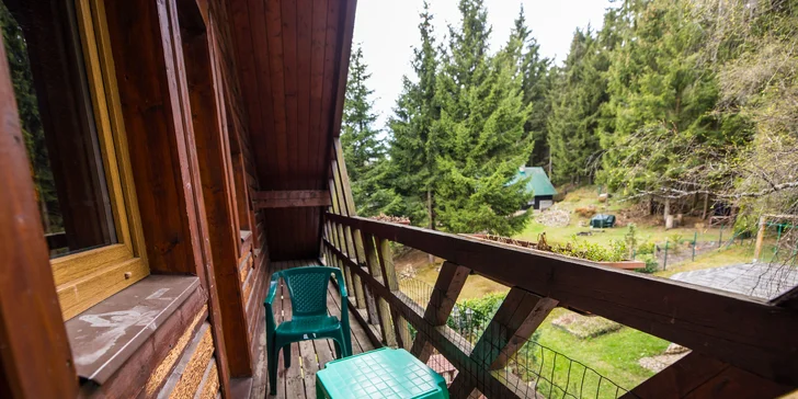 Väčšina izieb sa môže pochváliť vlastným balkónom a výhľadom na Krušné hory a každá budova disponuje vlastným parkoviskom.