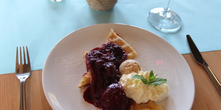 4chodové menu pro pár: paštika, hráškový krém, panenka s omáčkou i vafle