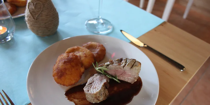 4chodové menu pro pár: paštika, hráškový krém, panenka s omáčkou i vafle