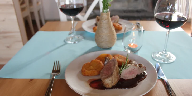 4chodové menu pro pár: paštika, hráškový krém, panenka s omáčkou i vafle
