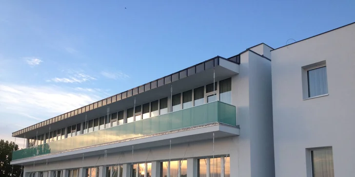 Pobyt ve 4* hotelu 200 m od největších termálů v Evropě: polopenze a neomezená sauna