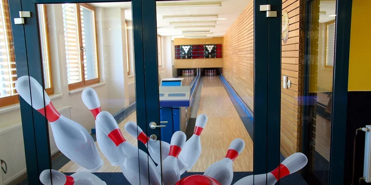 Bowling pro 8 hráčů či vynikající tatarák s topinkami