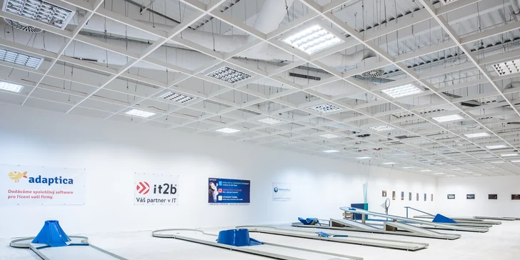Povedená zábava pro celou rodinu: 90 minut hry minigolfu v OC Futurum