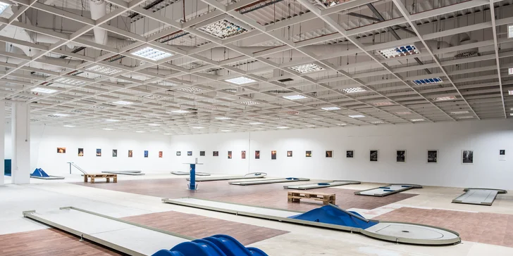 Povedená zábava pro celou rodinu: 90 minut hry minigolfu v OC Futurum