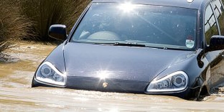 666 Kč za půlhodinovou jízdu v nadupaném Porsche Cayenne v hodnotě 3680 Kč! Luxusní legenda a dokonalý zážitek na silnici nebo v terénu se slevou 81 %.