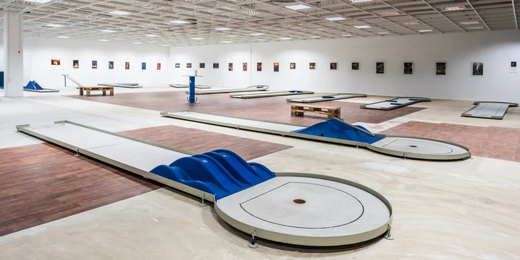 Povedená zábava pro celou rodinu: 90 minut hry minigolfu v OC Futurum
