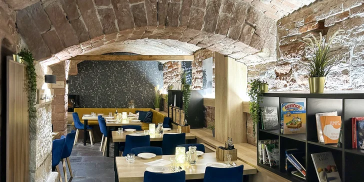 Rozhodně se těšte na návštěvu zdejší sklepní restaurace s krásnou atmosférou.