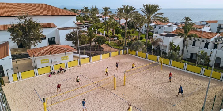 Hotel nabízí širokou škálu sportovních aktivit vč. plážového volejbalu.