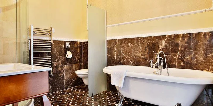 Relax ve špičkovém 4* hotelu Sun: wellness procedury, polopenze, bazén