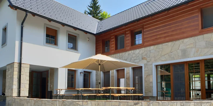 Podzimní pobyt uprostřed lesa v apartmánech u Lipna pro partu i rodinu
