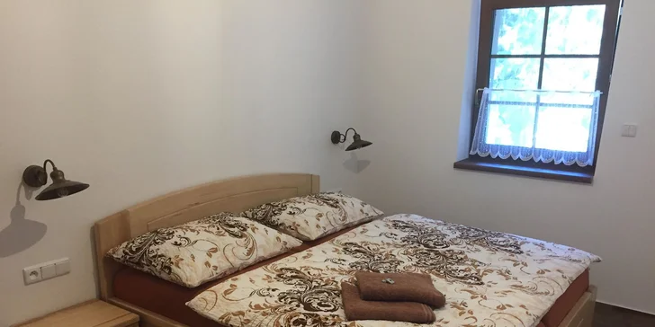 Podzimní pobyt uprostřed lesa v apartmánech u Lipna pro partu i rodinu