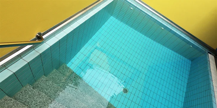 Báječný relax v oblíbeném wellness centru Böhmova s masáží nebo nápoji