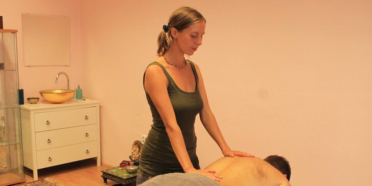 Nabijí vás energií: masáž zad i nohou dle výběru