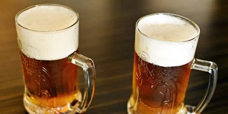 Hody se 4 druhy masa: mix grill s přílohami, omáčkami a třeba i s pivem