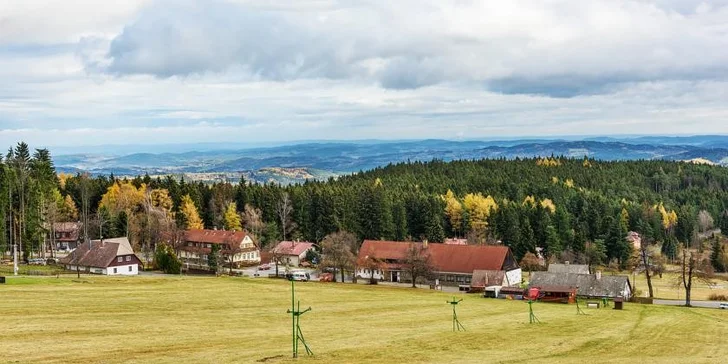 Jarní turistika uprostřed šumavské přírody s bohatou polopenzí pro dva