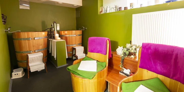 Pivní rituál zahrnuje koupel, masáž šíje a relax na lůžku.