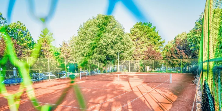 K dispozici je také stolní tenis a tenisové kurty.