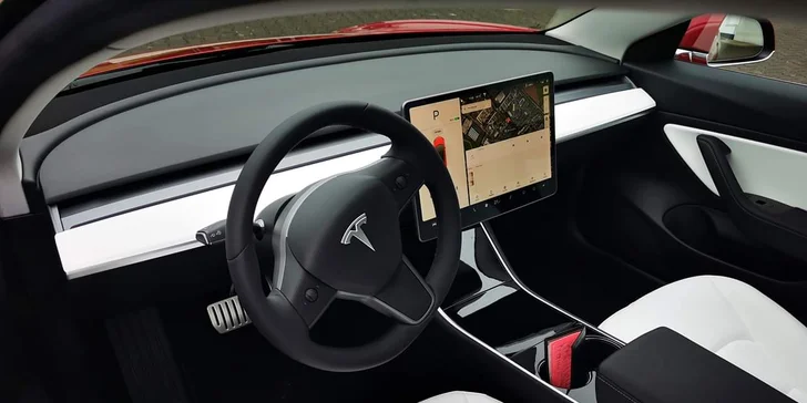 Baterie automobilu se z 9 % na 90 % kapacity vyhoupne za 35 minut, čili 5 minutami nabíjení zvýšíte dojezd až o 120 km. 
