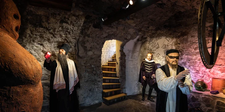 Uvidíte třeba Karla IV. a jeho čtyři manželky, mistra Jana Husa, Rabi Löwa nebo Golema.