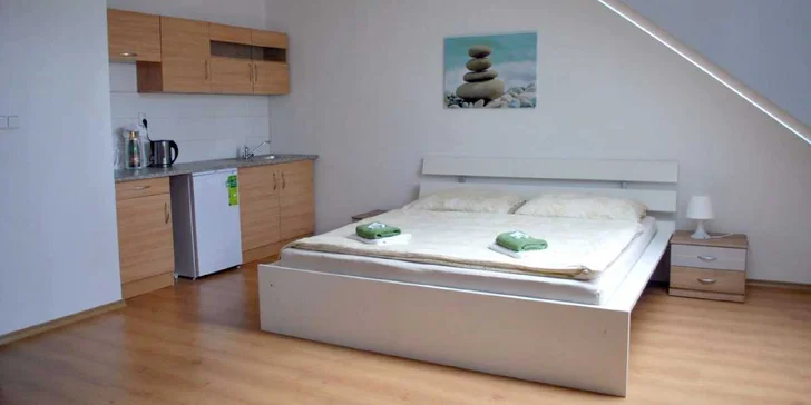 Vybavení pokojů je moderní a funkční.