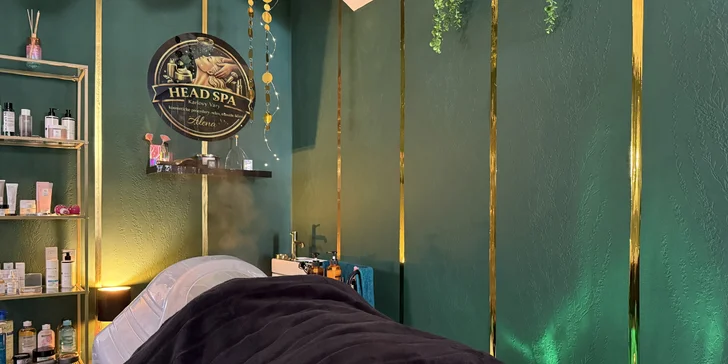 Čeká vás peeling vlasové pokožky, regenerační maska, masáž hlavy a obličeje i pleťová maska.