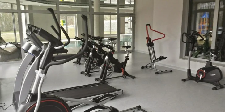 Ve fitness si pořádně protáhnete svaly.