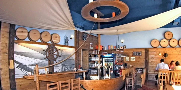 Půlkilový tatarák a hromada topinek v restauraci Plachetnice